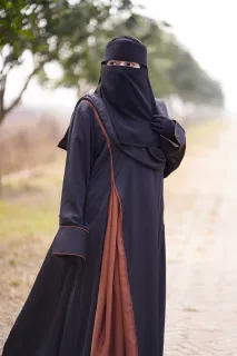 Premium Abaya "Ruqayyah Luxe"