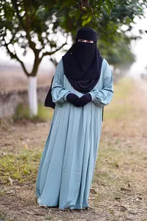Premium Abaya "Najma Noir"