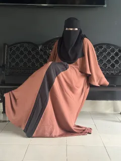 Premium Abaya "Zaynah Essence"
